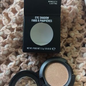 Mac Honesty Lustre Shadow